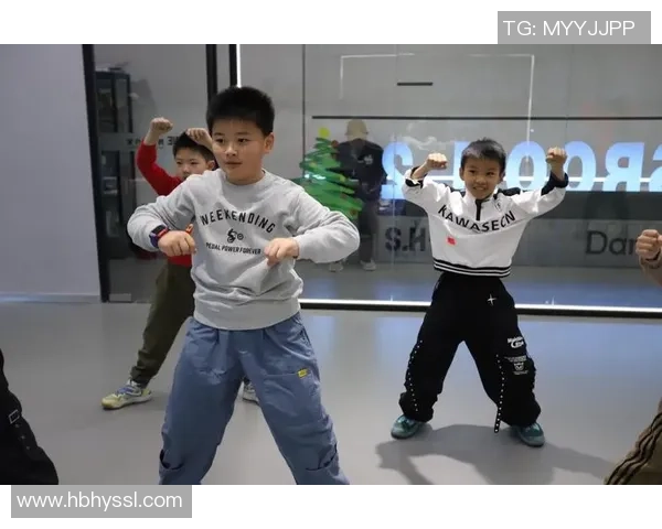 街舞热潮背后的心理力量：深入重庆街舞队的心灵世界与训练秘诀